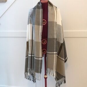 NWOT Reitmans Plaid Wrap Scarf Poncho Shawl